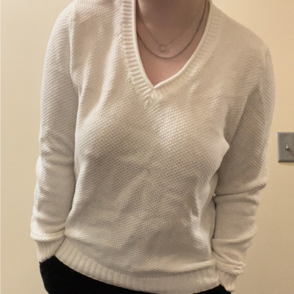 White knitted vneck sweater